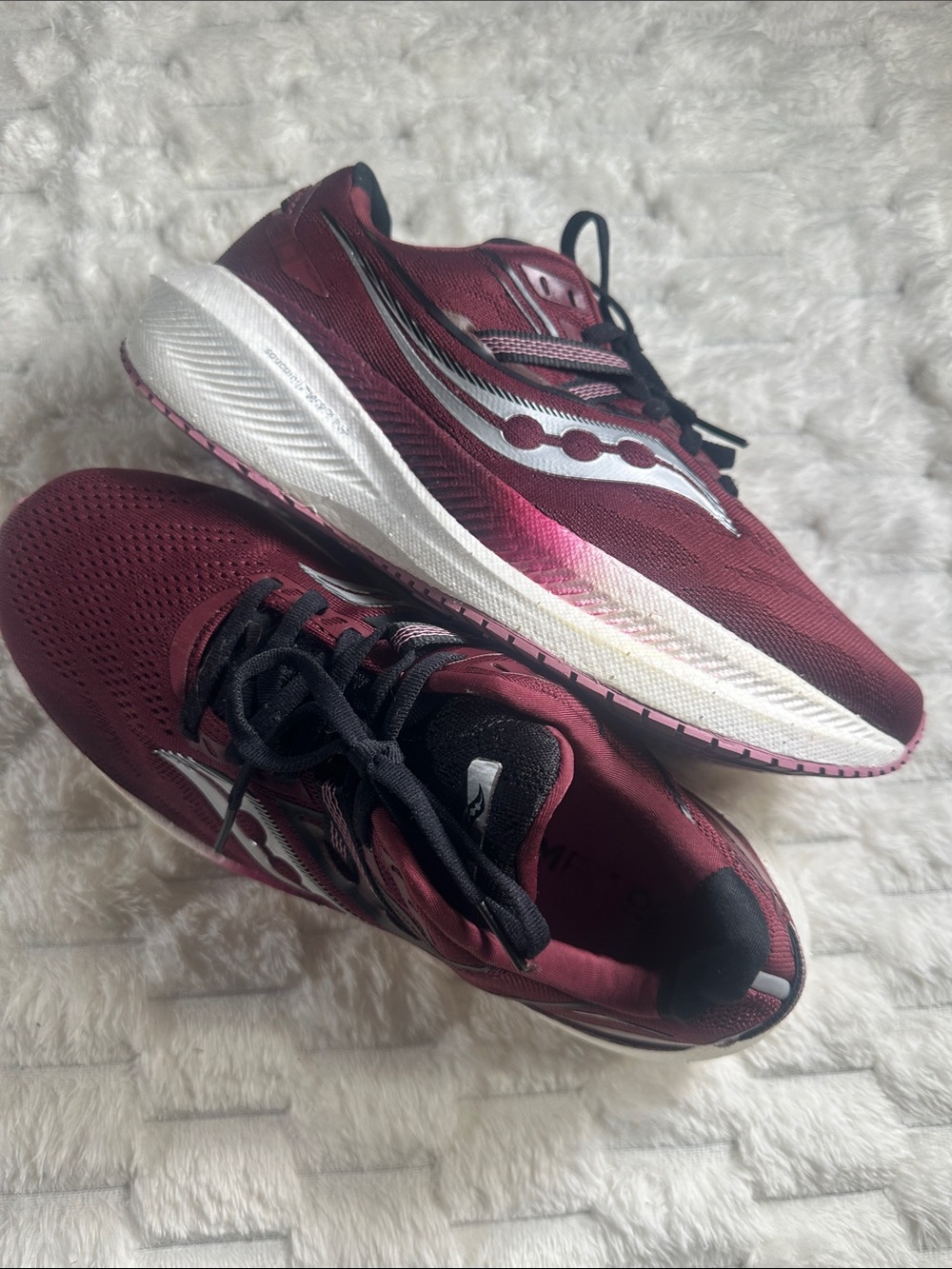 Saucony Triumph 20 Power Run + Burgundy & Black Mesh Athletic Running Sz 10W WMN